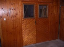Garažna vrata iz smrekovih brun