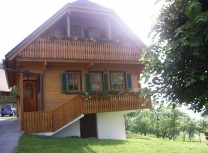 Lesena hiša iz debelejših brun